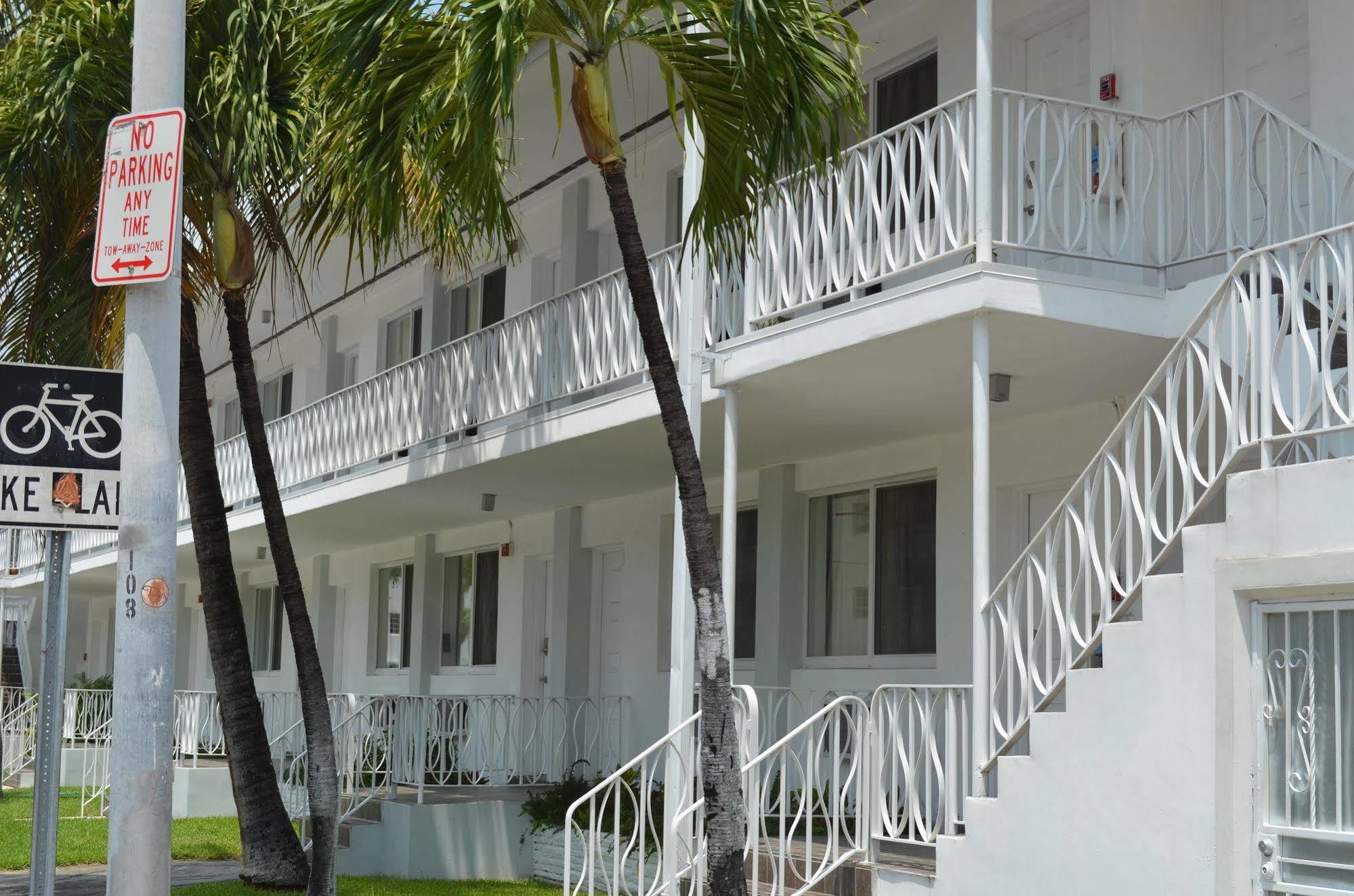 Miami Club Resort Miami Beach Exterior photo