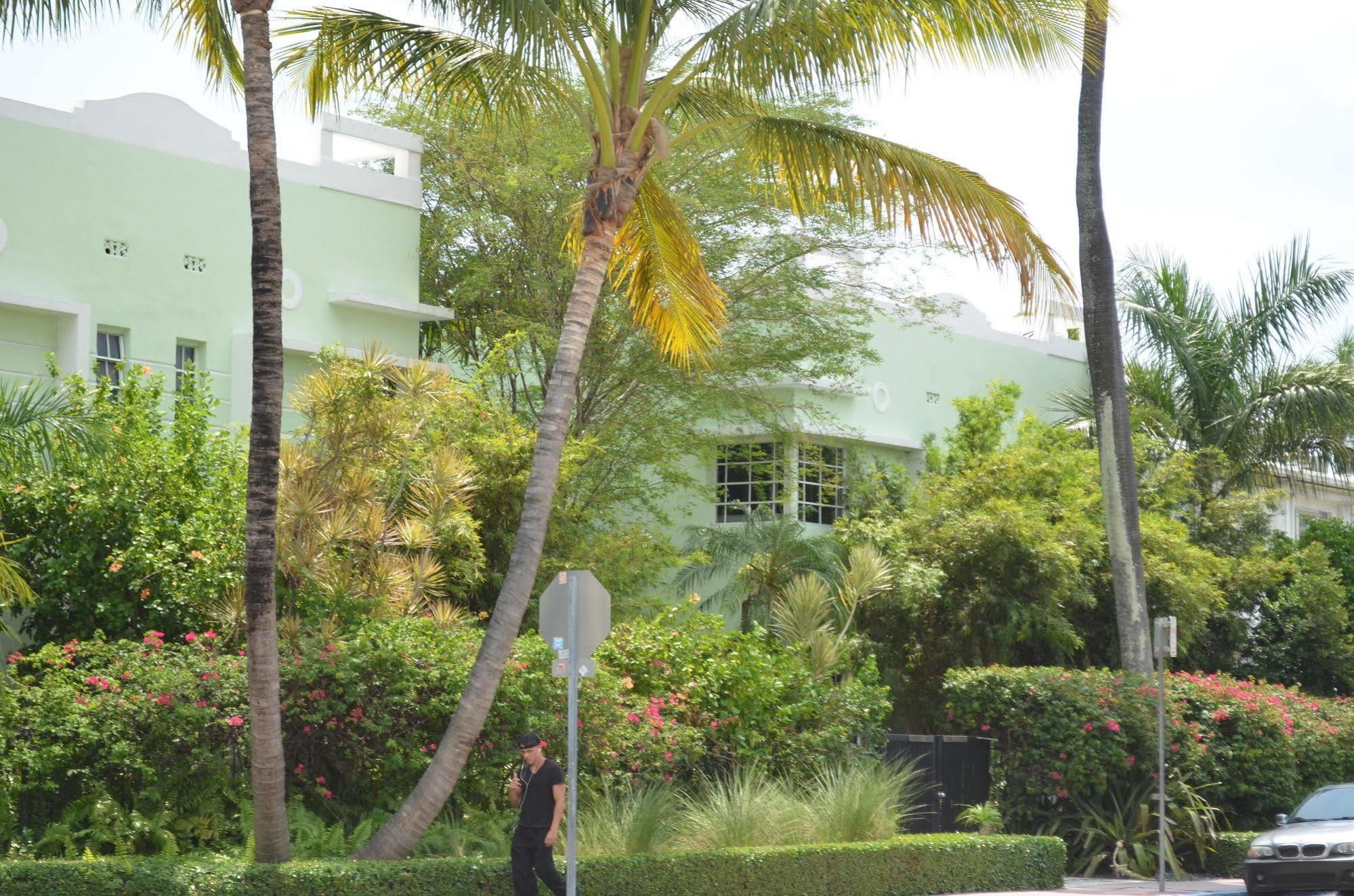 Miami Club Resort Miami Beach Exterior photo